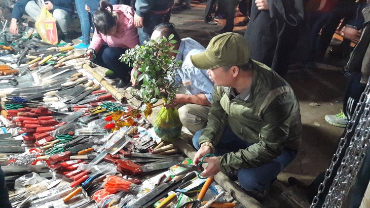 Buying luck at Vieng market  - ảnh 5